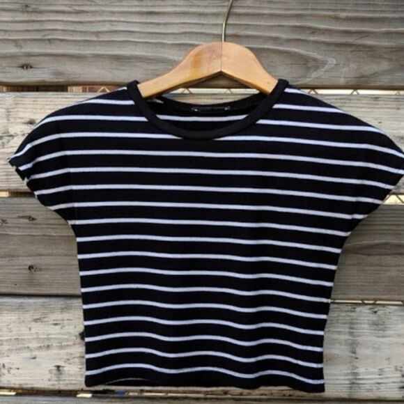 ✨Zara Striped B&W Crop Top✨ - Picture 4 of 7